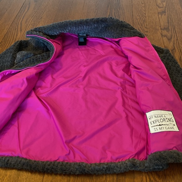 The North Face Jacket (Girls) - Picture 4 of 5